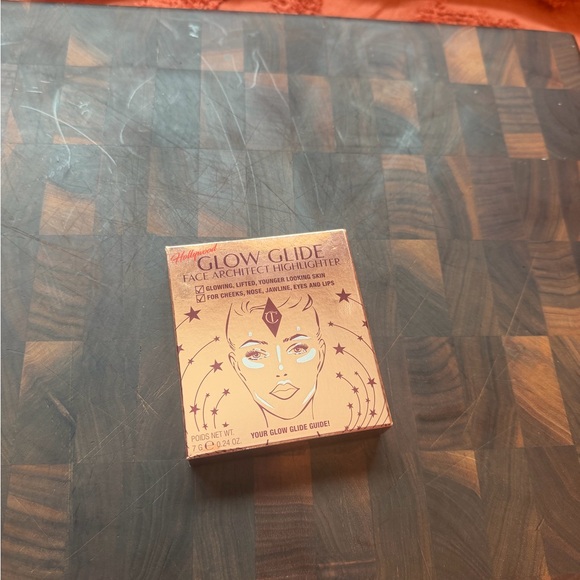 Charlotte Tilbury Glow Guide Highlighter - Radiant Gold - Picture 4 of 4